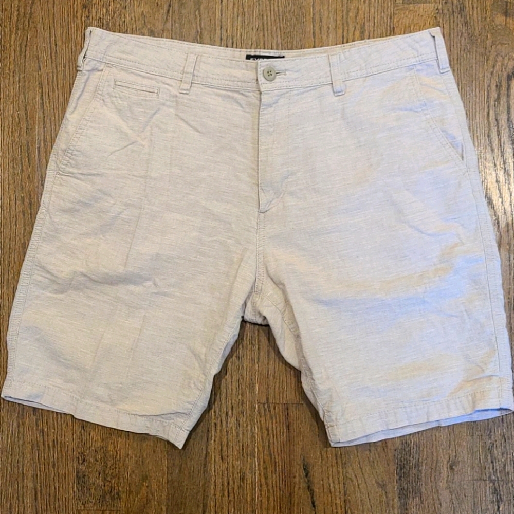 Mens Express Classit fit Shorts Sz 34 light khaki